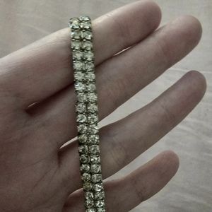 Grogeus white pink Swarovski crystals in a stretch band.